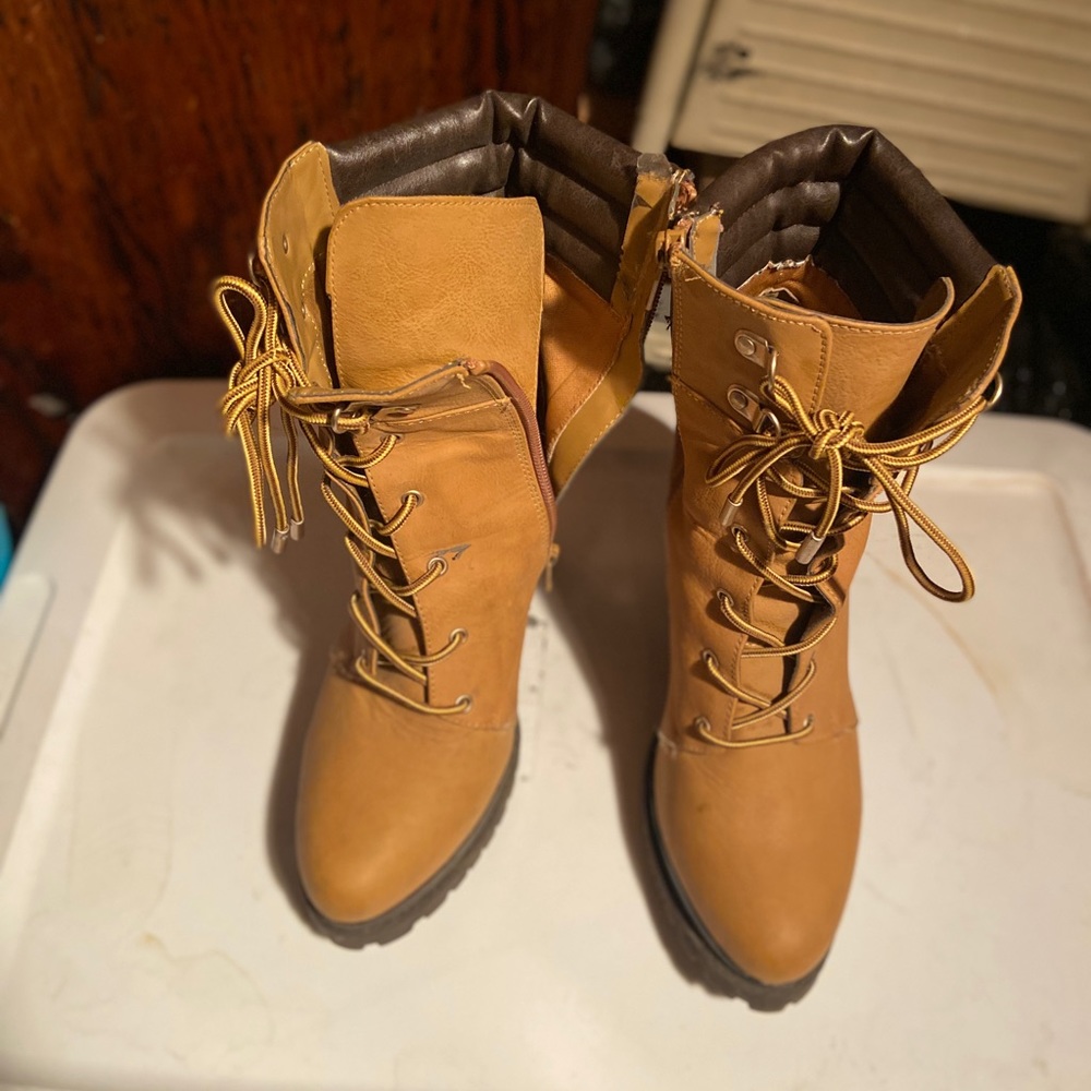Jennifer Lopez boots